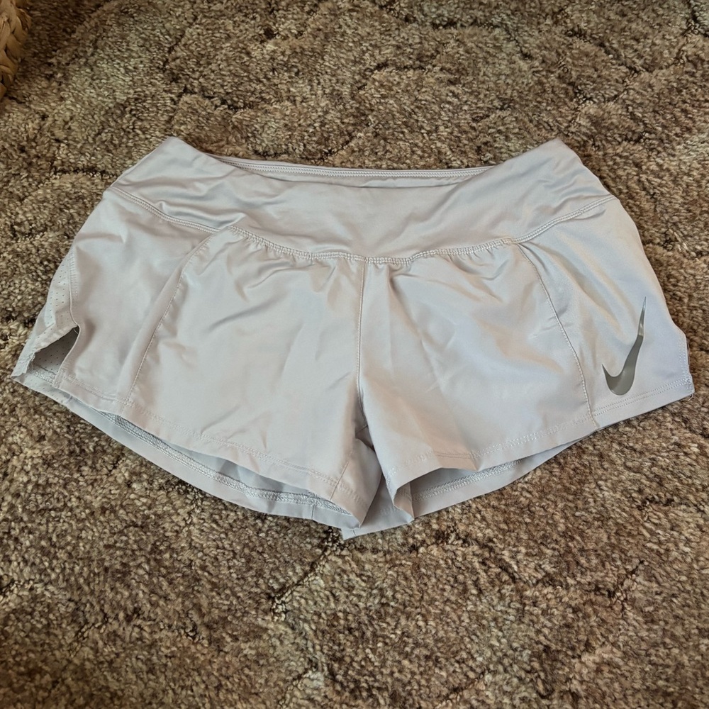 Nike Tan Athletic Shorts Lightweight Moisture-Wicking/like new/Medium